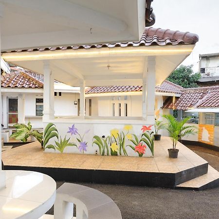Hotel Reddoorz Syariah Near Taman Air Mancur Bogor Esterno foto