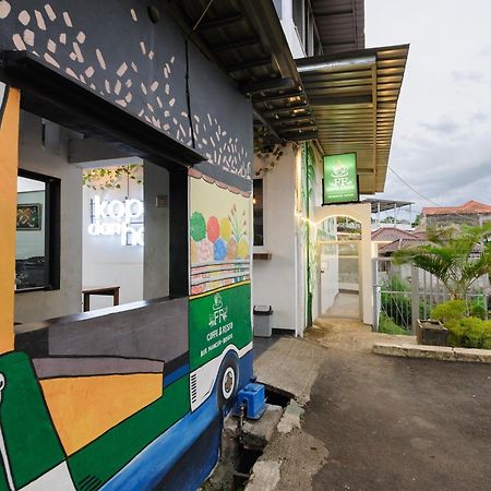 Hotel Reddoorz Syariah Near Taman Air Mancur Bogor Esterno foto