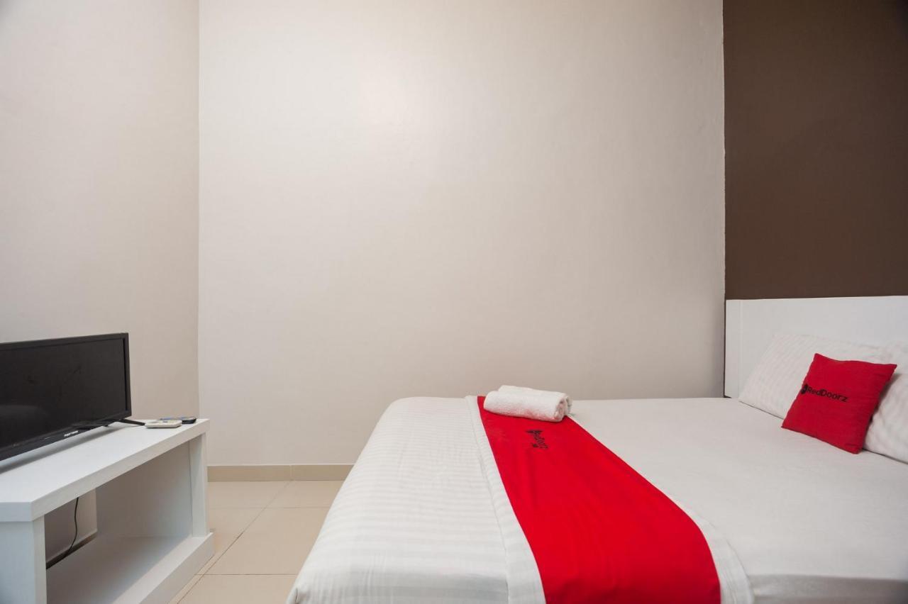 Hotel Reddoorz Syariah Near Taman Air Mancur Bogor Esterno foto