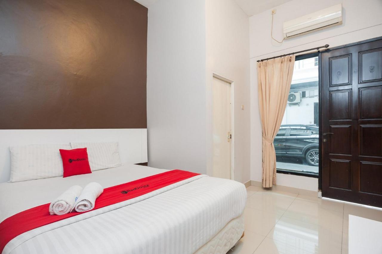 Hotel Reddoorz Syariah Near Taman Air Mancur Bogor Esterno foto