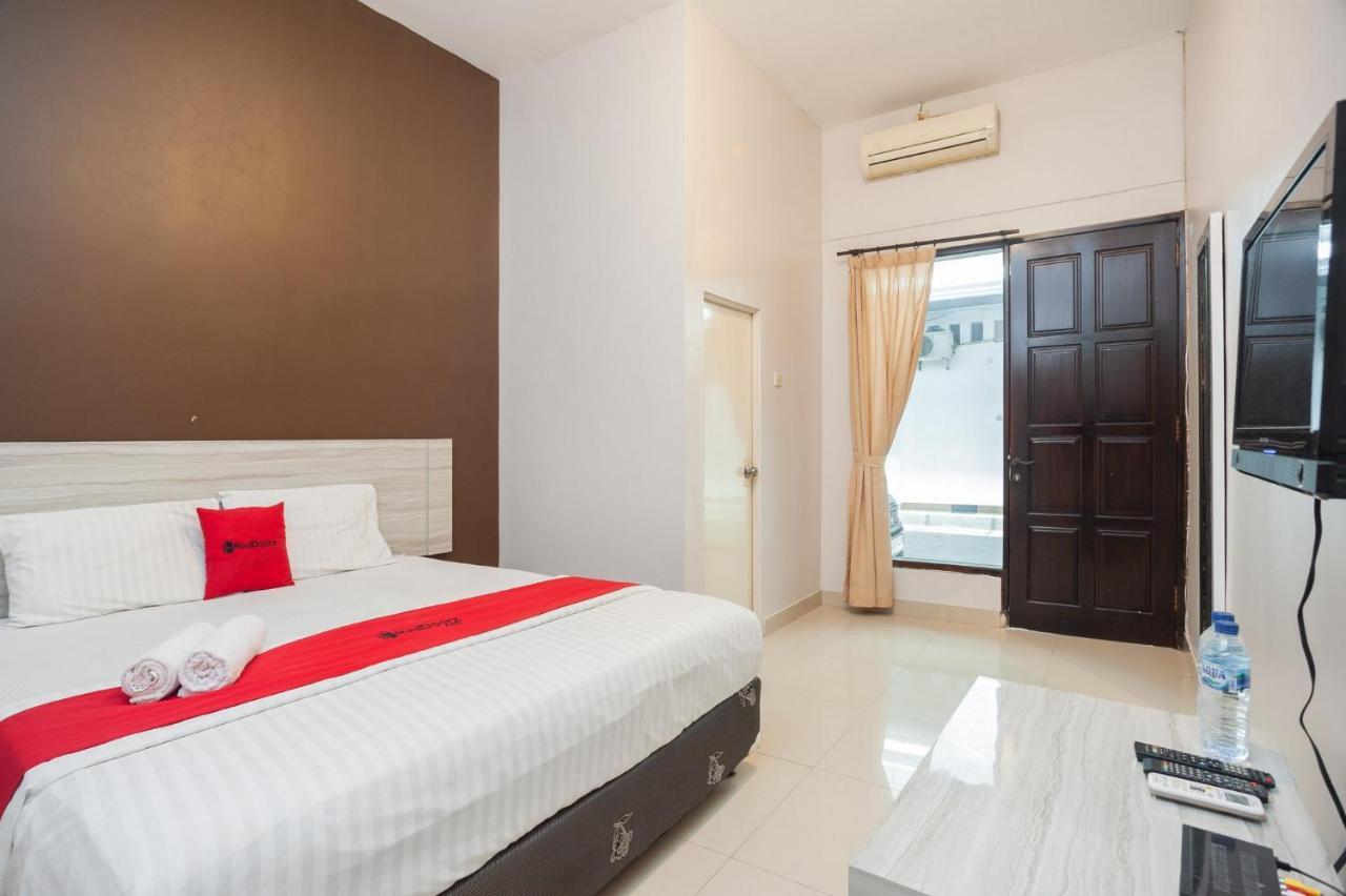 Hotel Reddoorz Syariah Near Taman Air Mancur Bogor Esterno foto